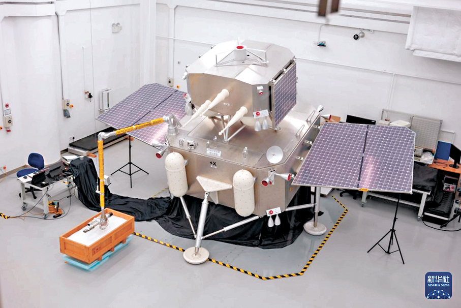 ●圖為港理大研發用於月背採樣系統測試的地面驗證器。