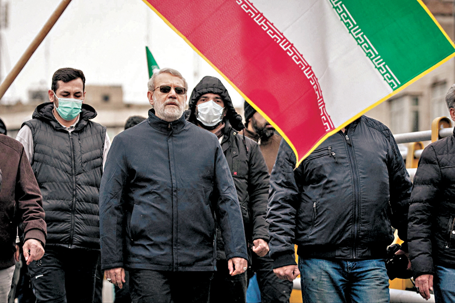 ●拉里賈尼（左二）最後一次公開露面是上周五在德黑蘭出席大型集會。 資料圖片