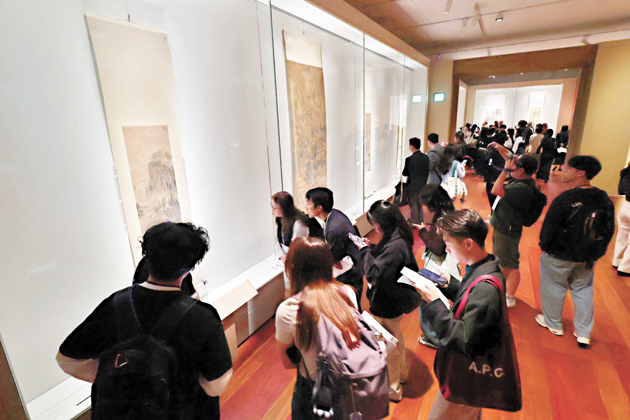 ●「天馬凌雲—故宮博物院藏繪畫珍品」精選逾60位元代至20世紀名家近百件繪畫珍品。   香港文匯報記者涂穴  攝