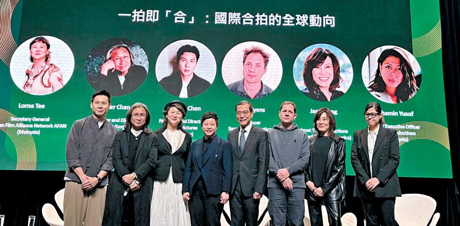 ●陳可辛與眾人大合照。   香港文匯報記者安夏  攝