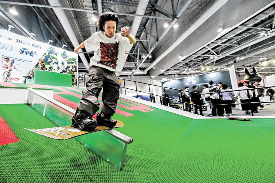 ●表演者「型格」地在空中飛揚。