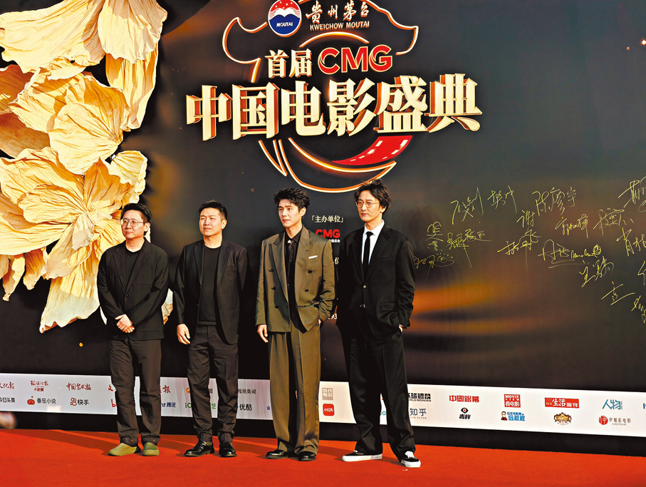 ●電影《南京照相館》劇組亮相紅毯。記者馬曉芳  攝