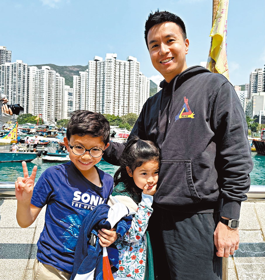 ●陳先生和子女   香港文匯報記者李千尋  攝