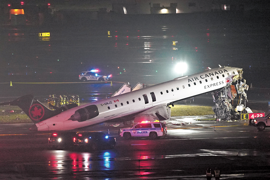 ●紐約拉瓜迪亞機場發生嚴重飛安事故。 路透社