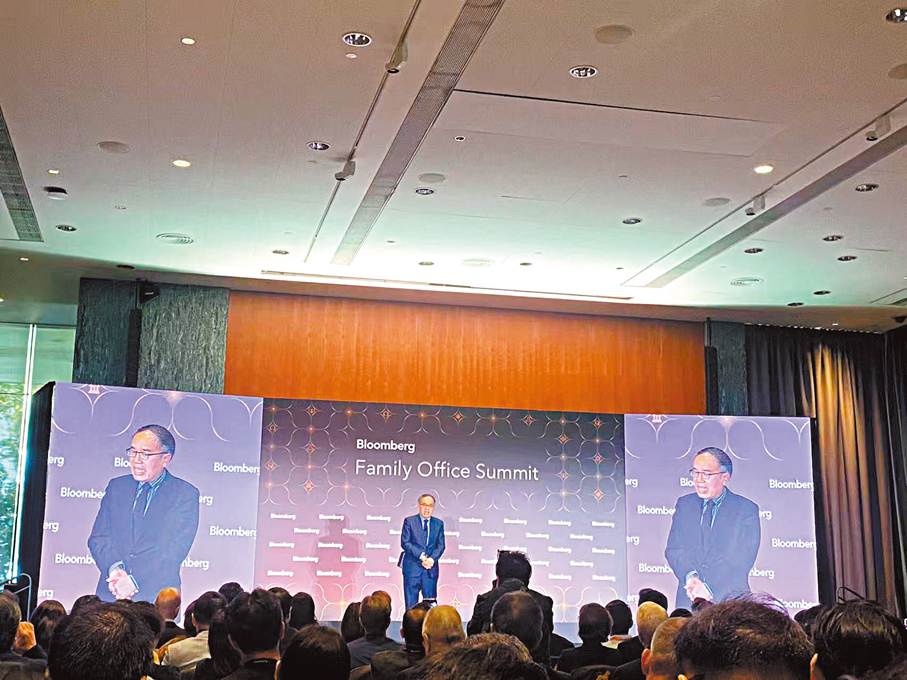 ●財庫局局長許正宇昨在彭博家族辦公室峰會發表主題演講。 香港文匯報記者孫曉旭  攝