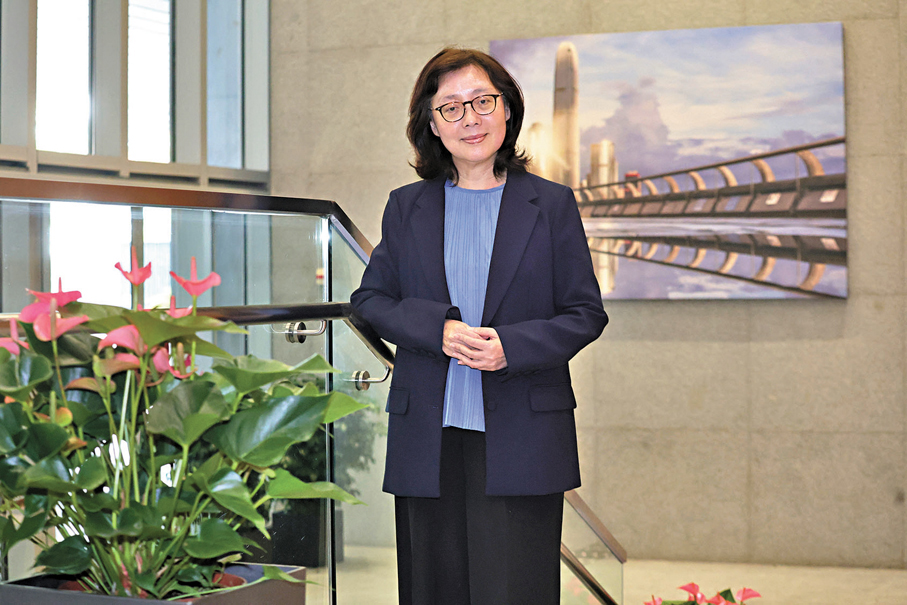 ●甯漢豪預告，接下來這一年，發展局會集中做好完善樓宇維修招標制度的工作。 香港文匯報記者北山彥  攝