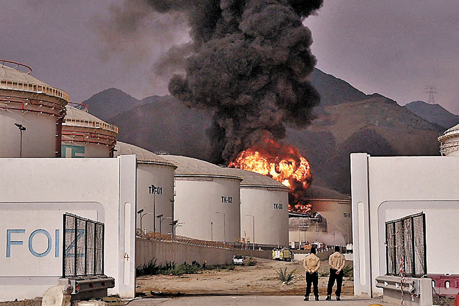 ●阿聯酋一個油庫早前遇襲，釋出有毒濃煙。 路透社