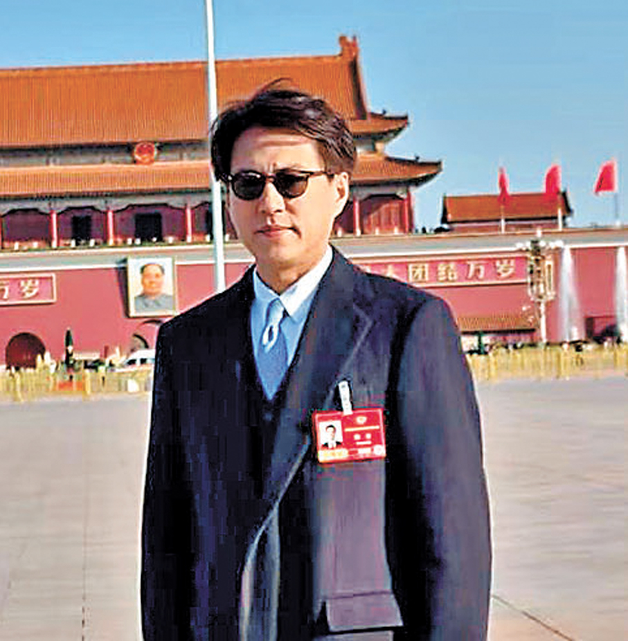 ●全國政協委員、影星靳東