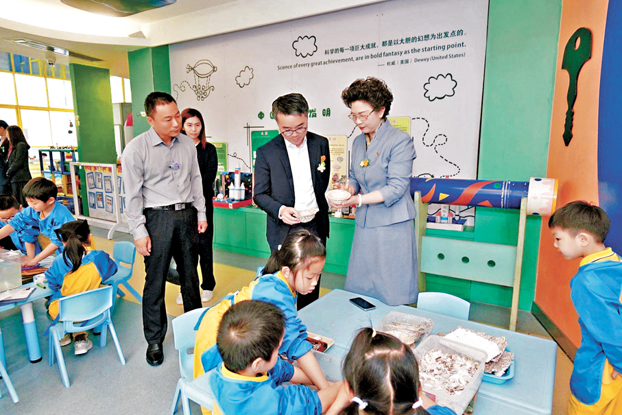 ●施俊輝前往廣東江門市第一幼兒園參訪。 施俊輝Fb圖片