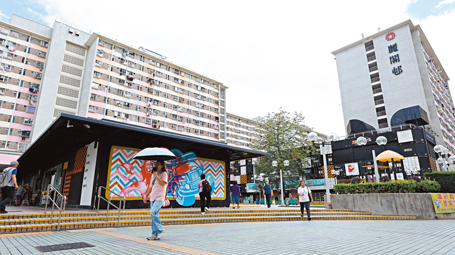 ●房委會上調公屋申請者入息及資產限額，分別上升2.8%及1.4%。圖為公屋麗閣邨。 資料圖片