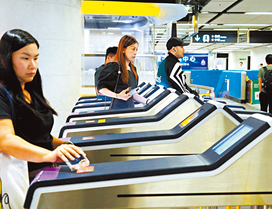 ●議員建議增設一個扣減累積加幅的退場機制，以減輕市民負擔。 香港文匯報記者曾興偉  攝