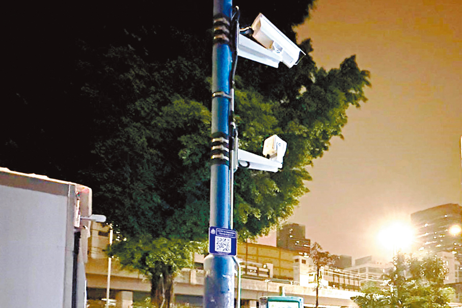 ●圖為在燈柱上安裝的閉路電視。 警務處網站