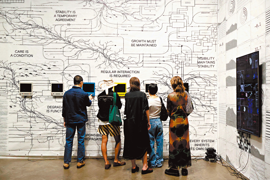 ●OFFICE IMPART的互動作品吸引眾藏家。  記者雨竹 攝