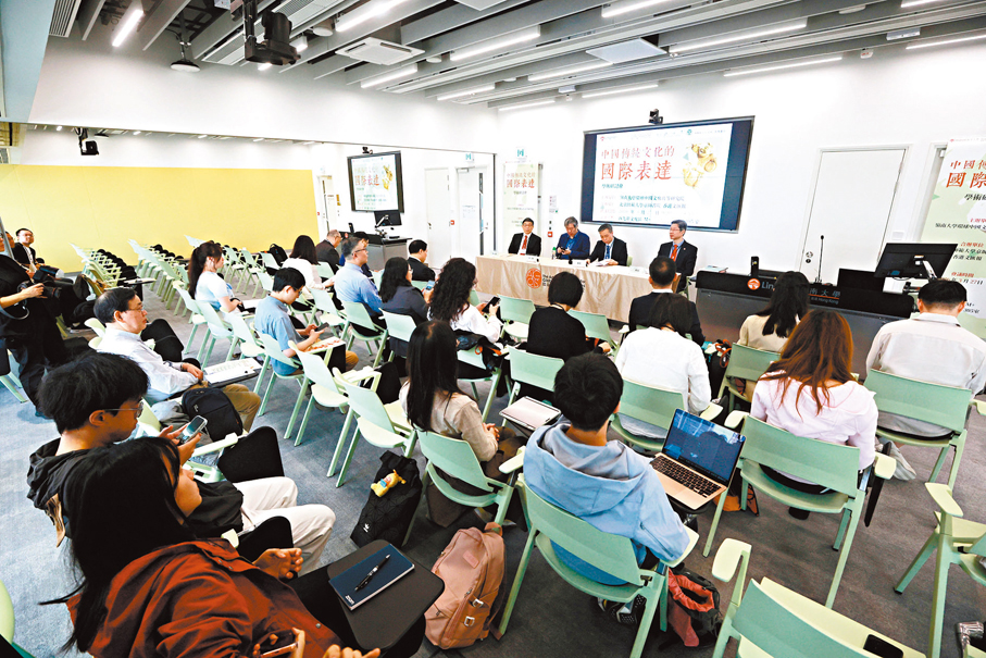 ●多名學術與文化界的專家學者進行分享。 香港文匯報記者郭木又  攝