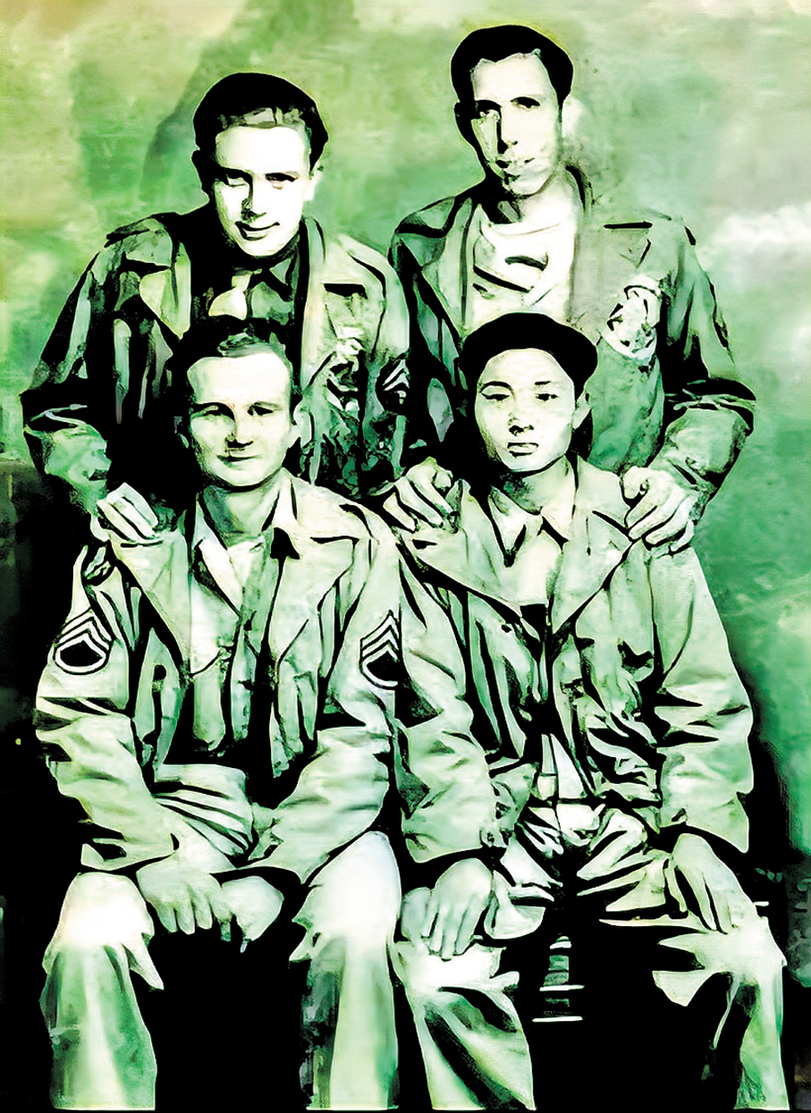 ●駝峰航線上的中美飛行員。作者供圖