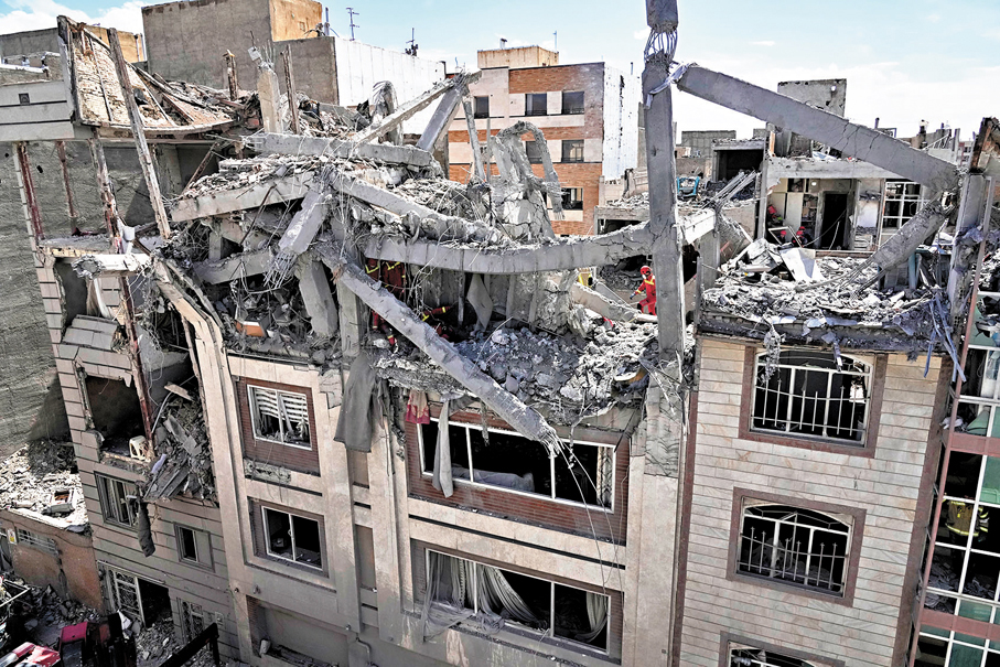 ●德黑蘭一棟住宅大樓早前在空襲中受損。 美聯社