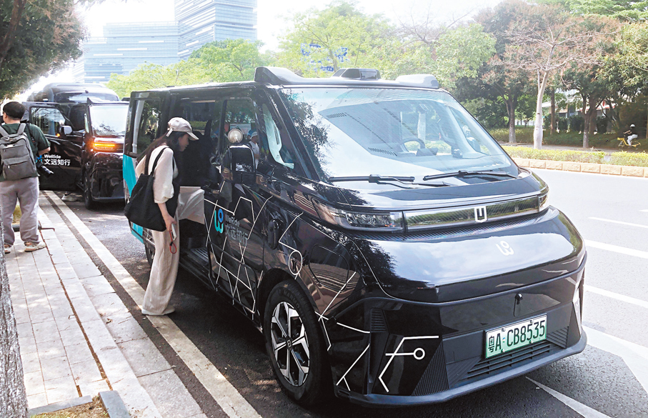 ●文遠知行的Robotaxi服務擬今年內在港落地，圖為文遠知行Robotaxi-GXR。 香港文匯報記者方俊明  攝