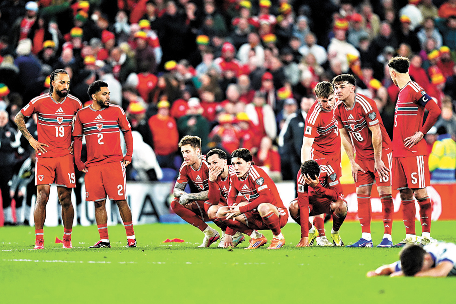 ●威爾斯球員賽後難掩失落。  美聯社