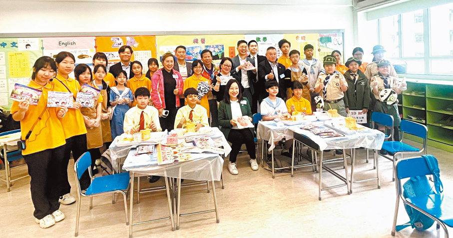●杜潔麗等到課室視學。 主辦方供圖