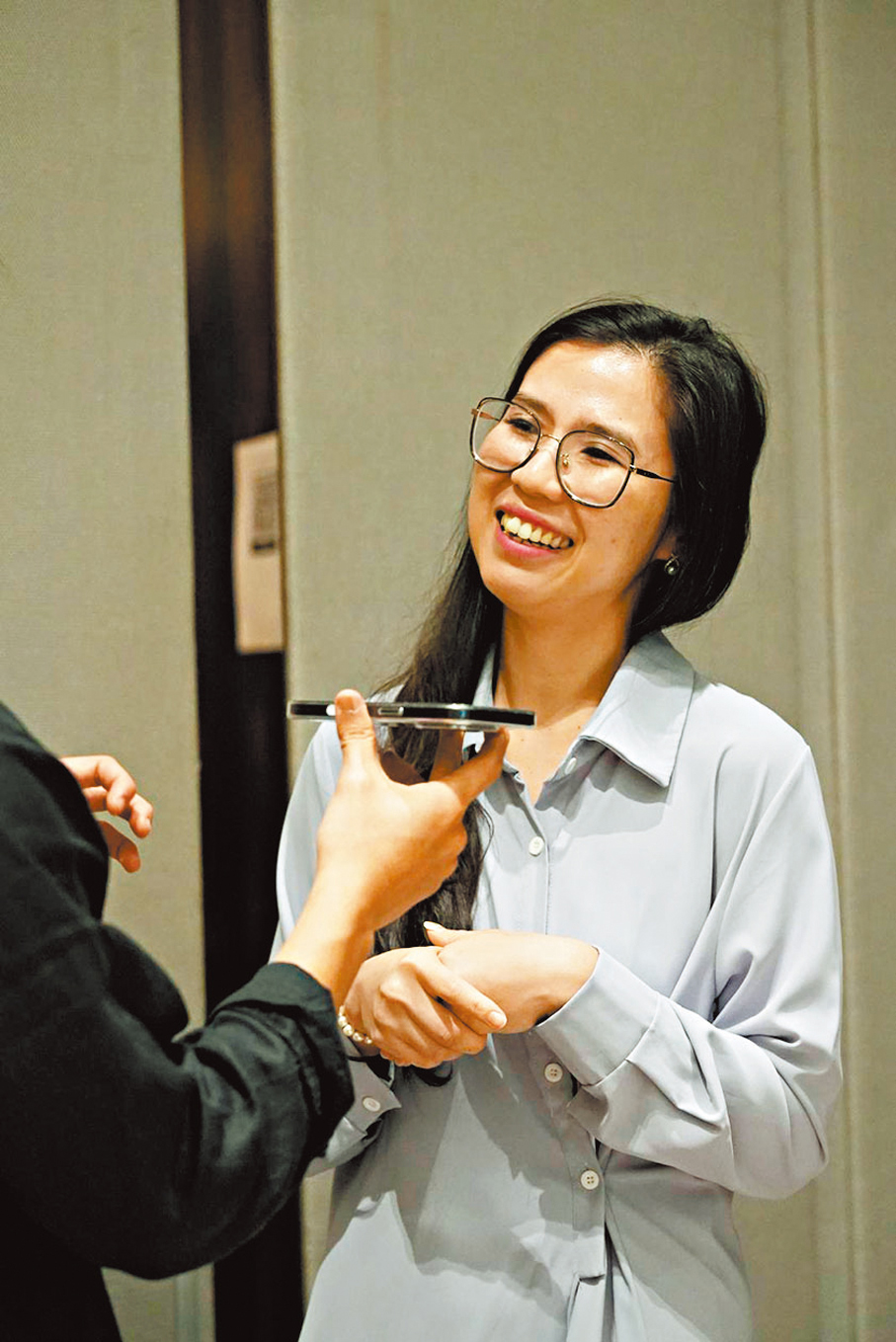 ●吳女士認為，香港教育高水平世界聞名，希望將3名子女都安排來港讀書。 直資議會供圖