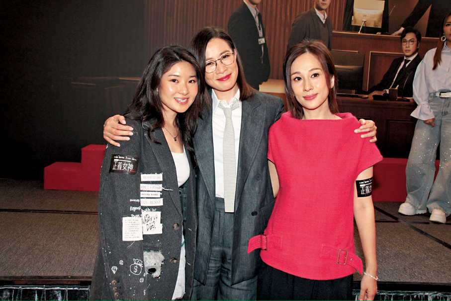 ●阿佘（中）與許惠菁和文頌嫻姐妹情深。  香港文匯報記者達里  攝