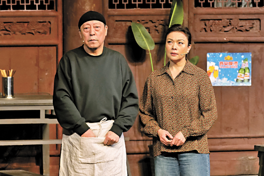 ●倪大紅（左）在劇中飾演于五，史可飾演五嫂。