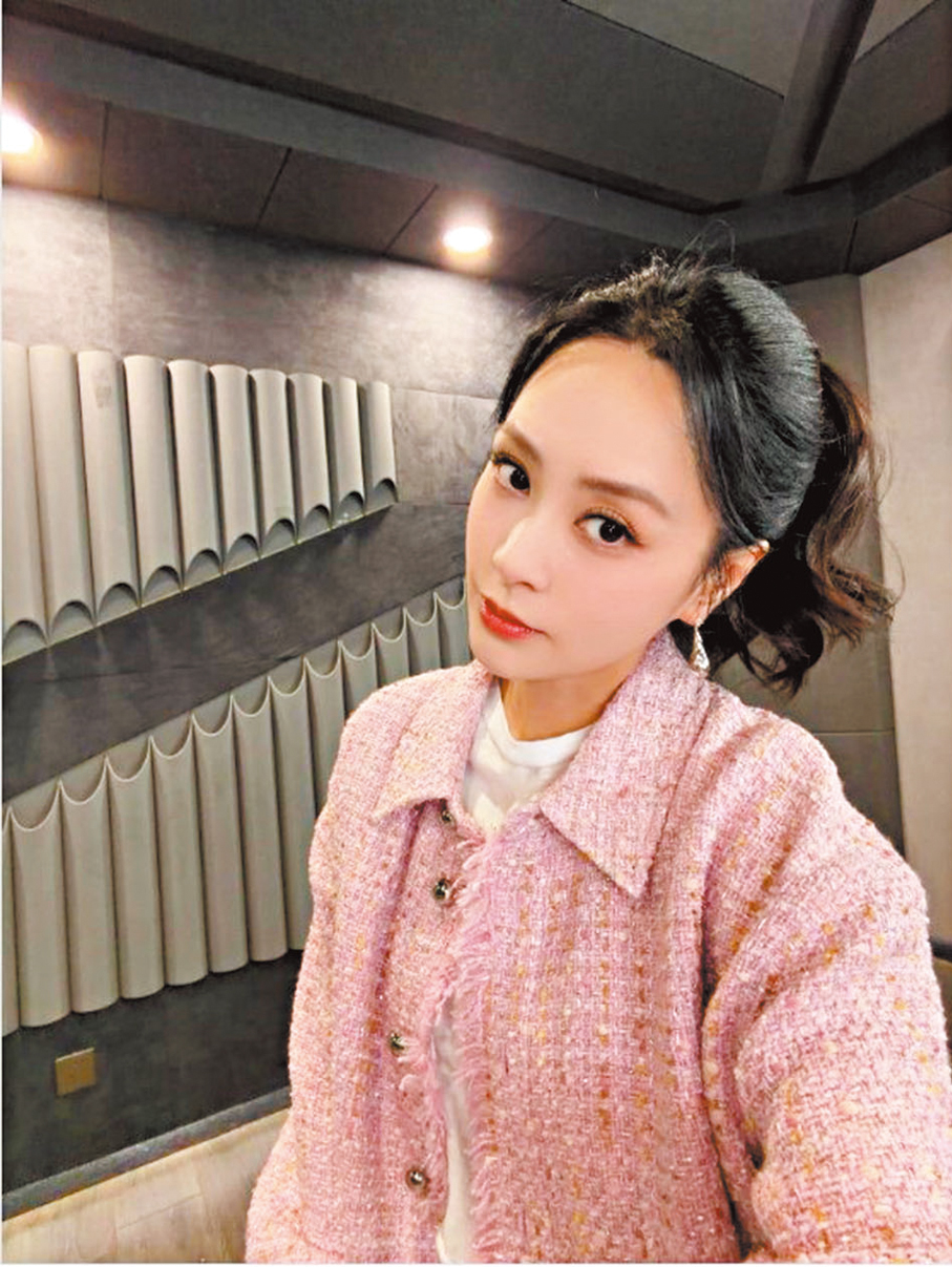 ●阿嬌讓粉絲猜下「新成員」是誰。  大會供圖