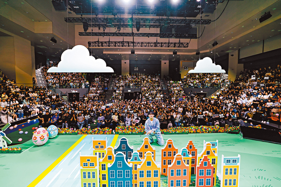 ●陳卓賢與粉絲合影留念。   大會供圖