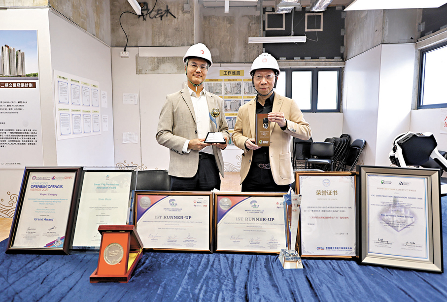 ●左起：王偉洪、姚勳雄。香港文匯報記者黃艾力  攝