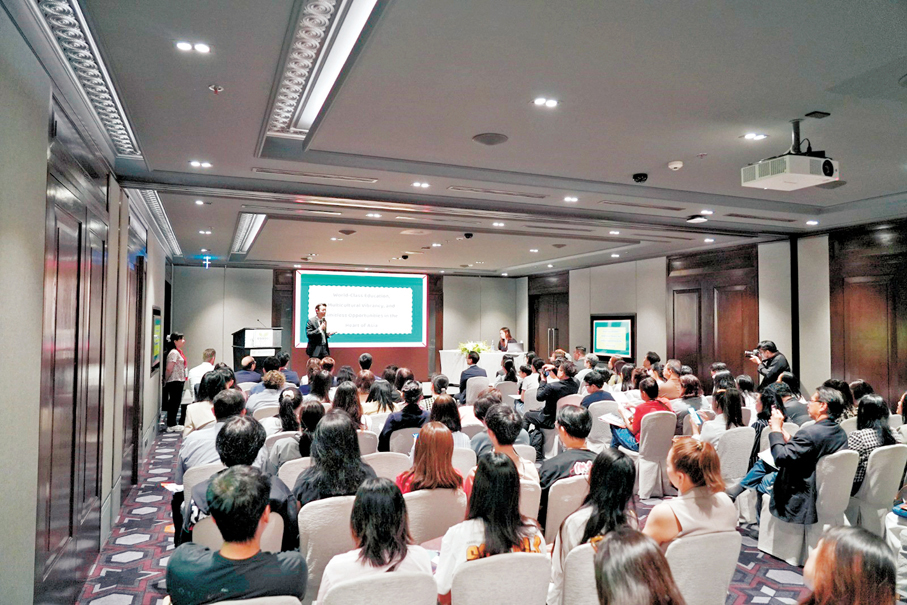 ●很多非本地生家長均對「留學香港」甚感興趣。受訪者供圖