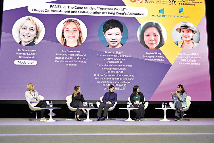 ●楊寶文在論壇中分享《世外》的創作點滴。記者張岳悅 攝