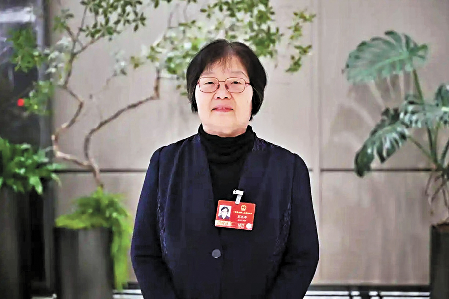 ●全國人大代表、編劇趙冬苓