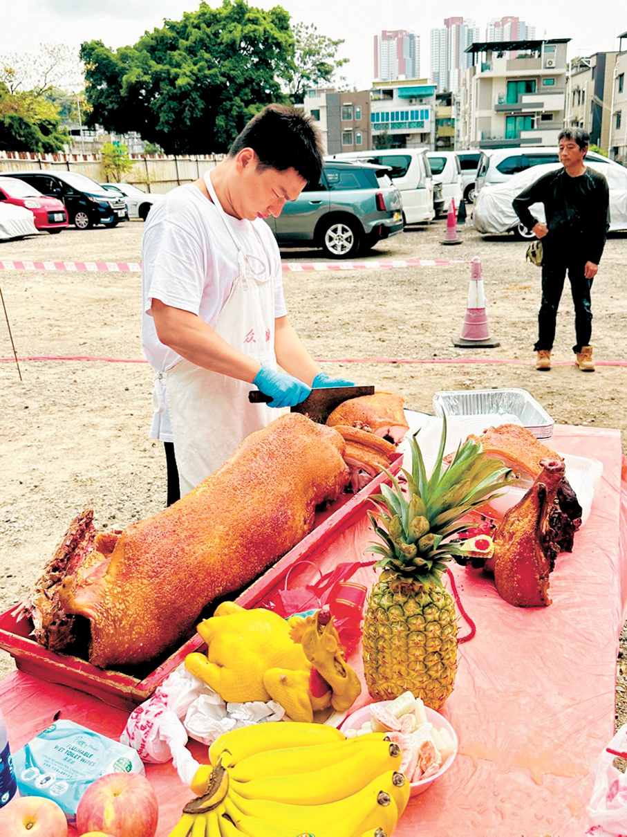 ●申請長達九年、過程繁複，丁屋獲批開工紙，終於擇日動土開工。 作者供圖