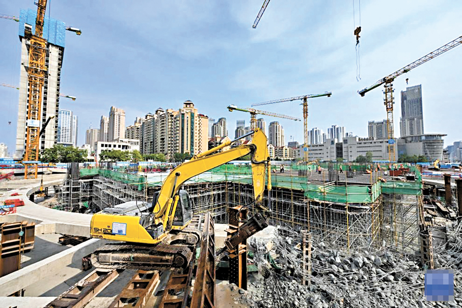 ●「十五五」規劃綱要明確提出，高質量推進城市更新。圖為早前天津南門外大街商圈北部片區城市更新項目建設現場。資料圖片