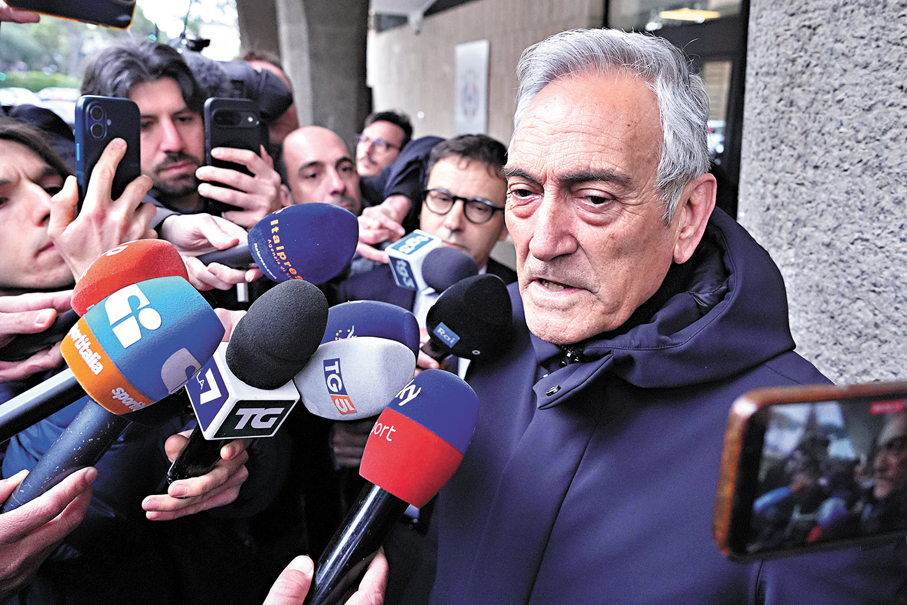 ●格拉維納會後接受傳媒提問。 美聯社