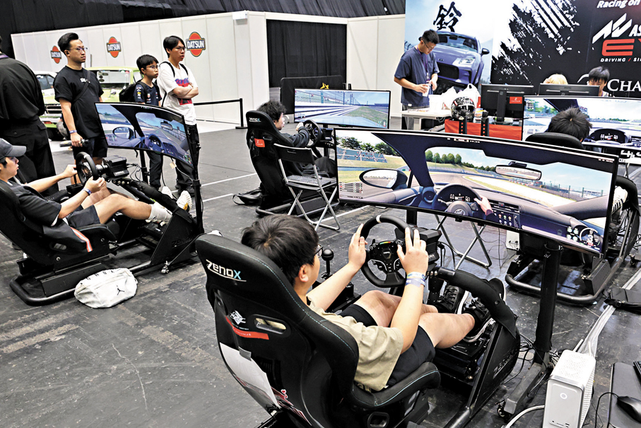 ●車迷可享受專業賽車電競體驗。香港文匯報記者北山彥  攝