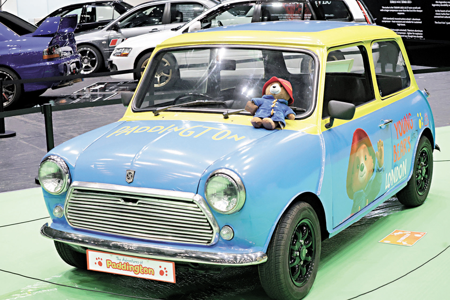 ●現場展出的一輛以英國柏靈頓熊為主題的汽車。 香港文匯報 記者北山彥  攝