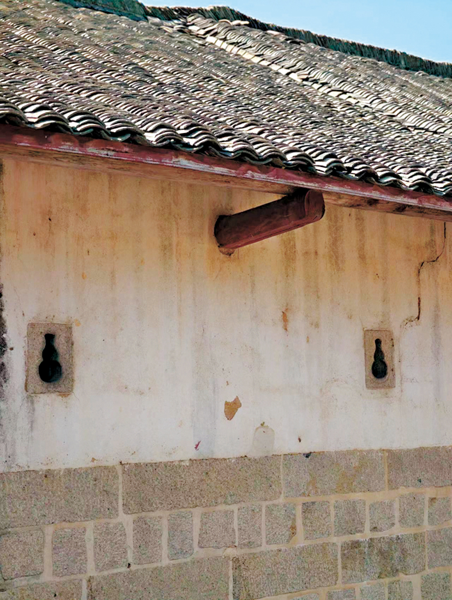 ●石樓葫蘆窗，美觀通風之外也曾起到觀測敵情作用。