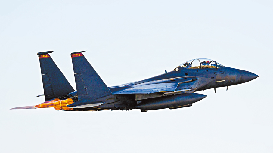 ●美軍F-15E戰機在伊朗上空被擊落，兩名飛行員一人獲救、一人下落不明。 資料圖片