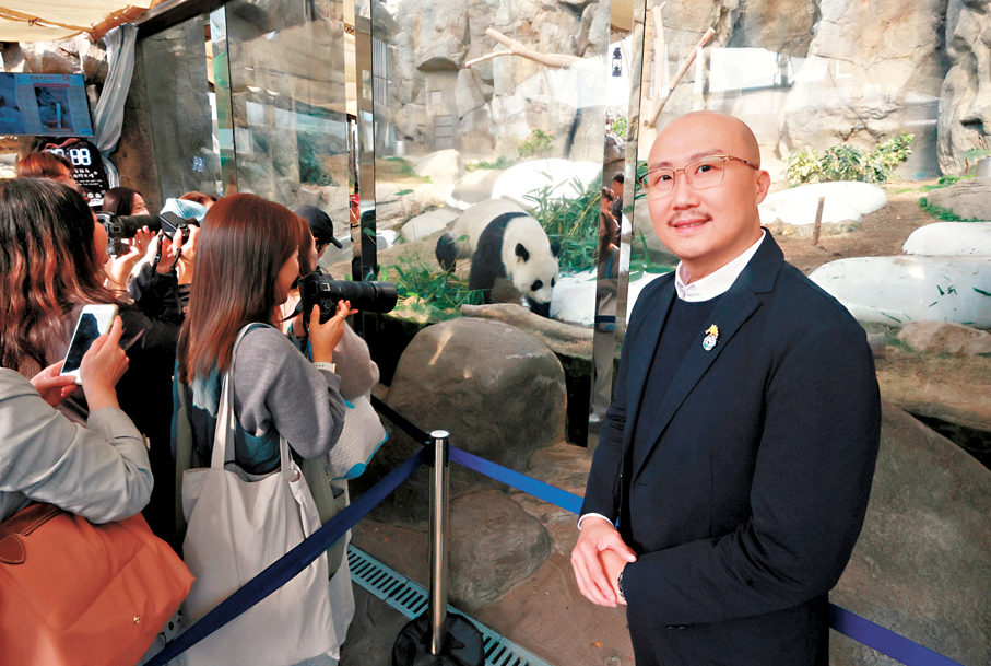 祝效忠直言，照料幼崽的日子猶如一場漫長的「硬仗」。 