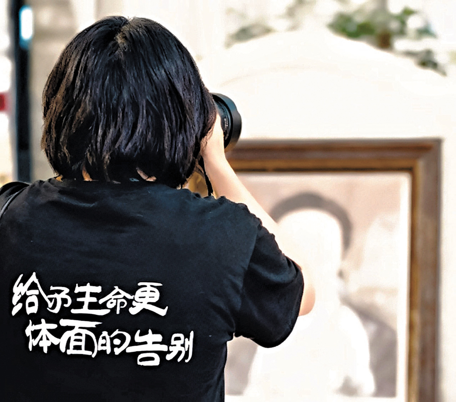 ●卷毛認為，死亡不再是禁忌，越來越多人會接受並主動選擇「生命記錄」這樣的告別方式。