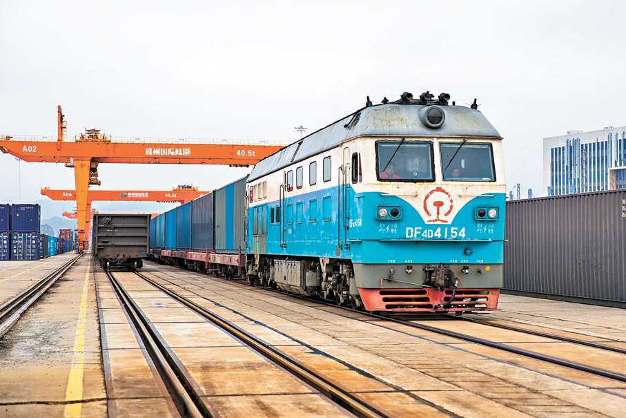 ●4日，江西省2026年首列跨境電商中歐班列從贛州國際陸港發出。 中新社