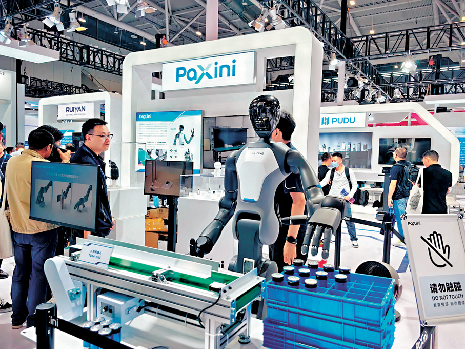 ●帕西尼多維觸覺人形機器人TORA-ONE。香港文匯報記者郭若溪  攝