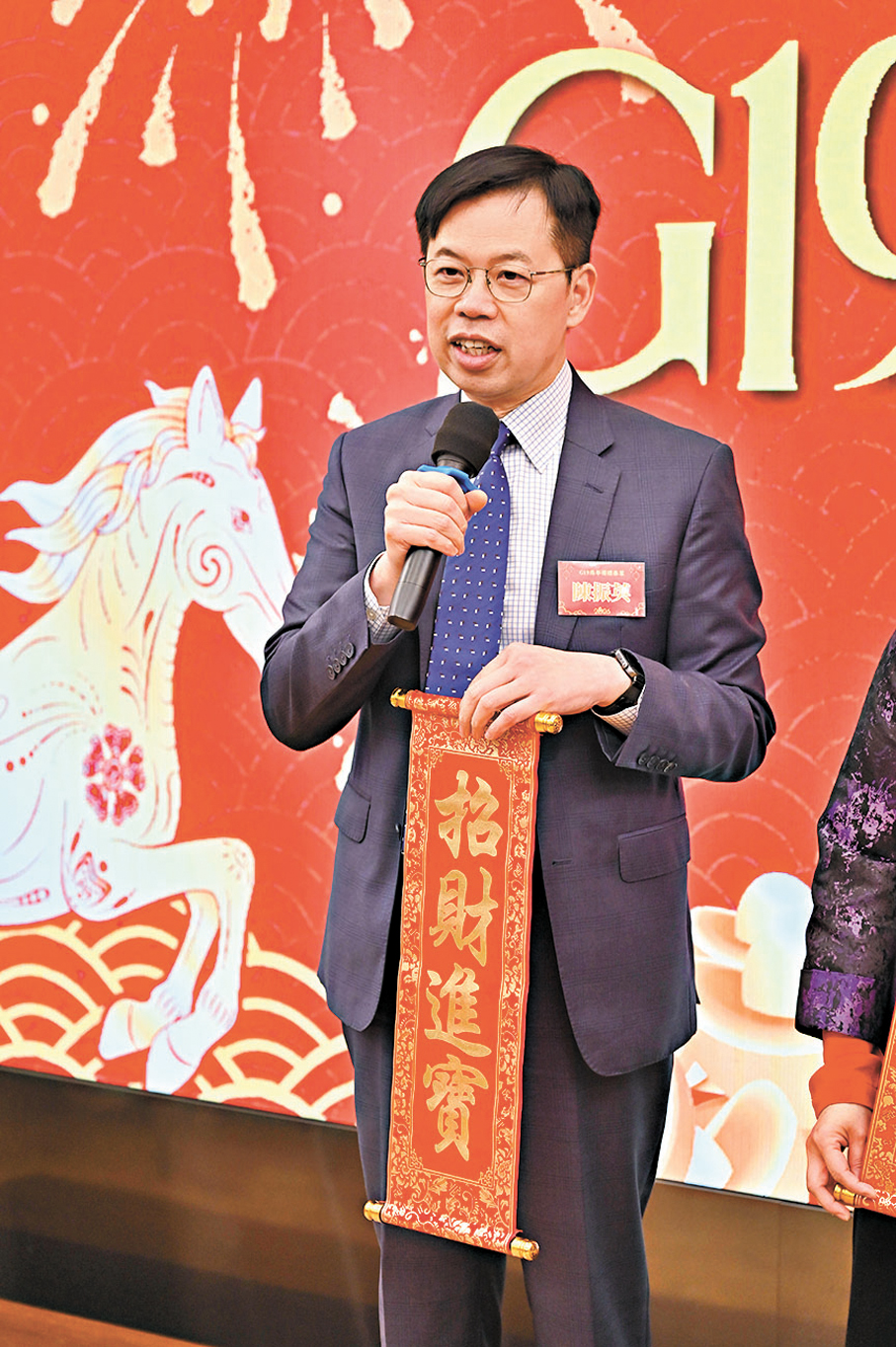 ●數口甚精的陳振英每周都抽空玩「數獨」醒一醒腦袋。香港文匯報記者文禮願  攝