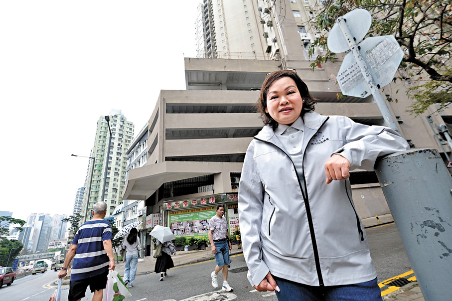 ●鄧雯蕙讓議員辦事處成為街坊溫暖的聚腳點。   香港文匯報記者涂穴  攝