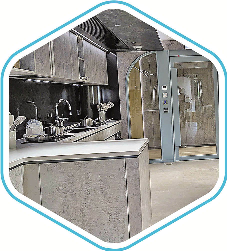 ●位於園區內的人才公寓3樓的公用廚房。 香港文匯報記者萬霜靈  攝