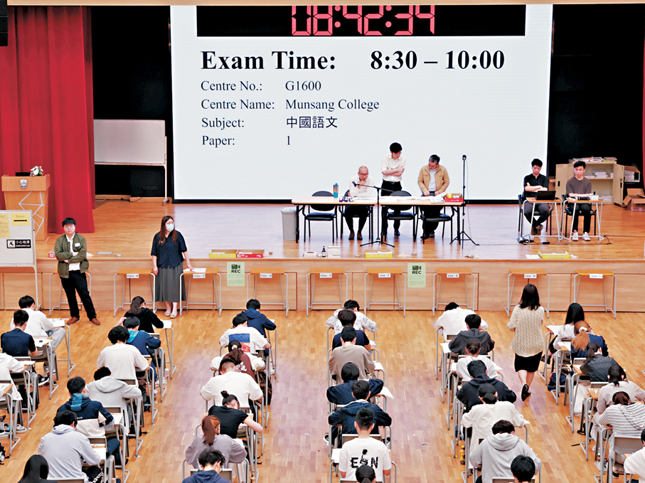 ●今年中文科有逾5.1萬名考生報考。 考評局圖片