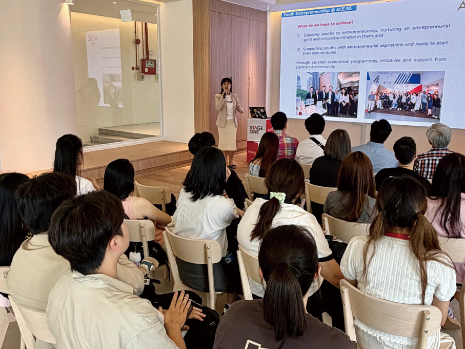 ●城大創新學院師生團隊於二月曾前往新加坡，到訪當地創新產業園區One-North了解初創社群及培育機構的運作。