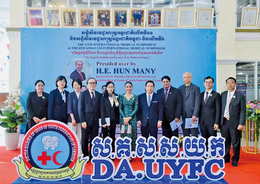 ●賓主合影留念。