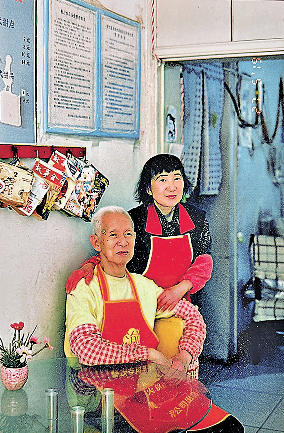 ●台胞書勝利、張聰敏夫妻早年經營「小雨點」時拍攝的合影。